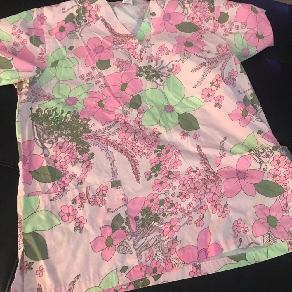 Salus Scrub top size small